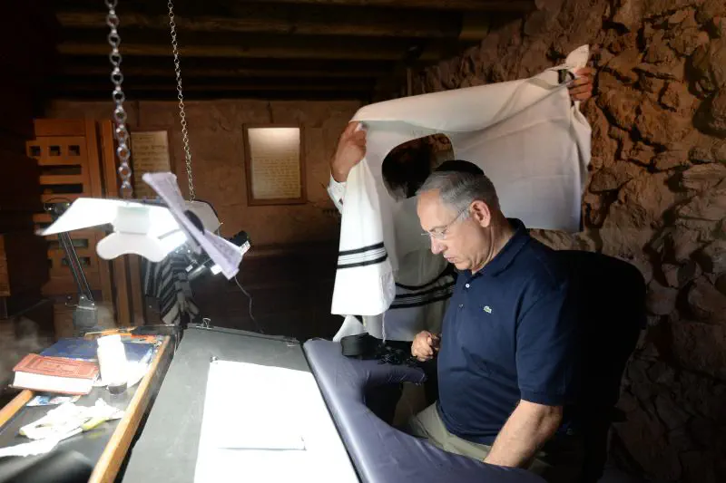 Helping the prime minister don tallit katan