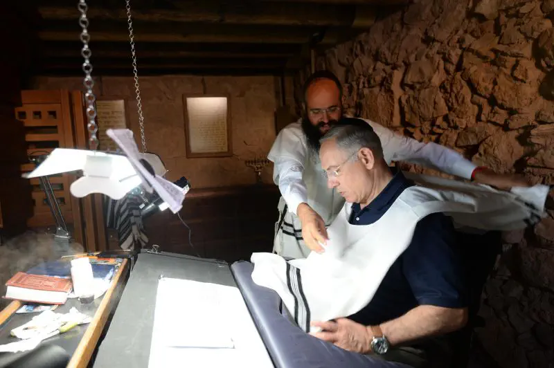 PM Netanyahu prepares to scribe
