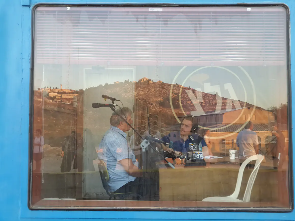 ראש המועצה באולפן השקוף