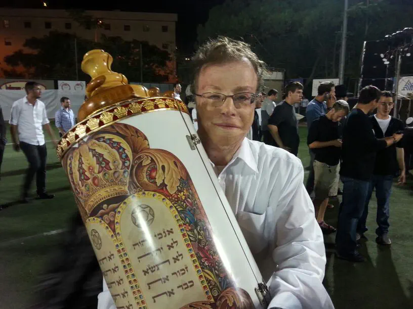 דב קלמנוביץ' בהקפות שניות בגן סאקר