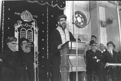 בתקופתו כרבה הראשי של תל אביב