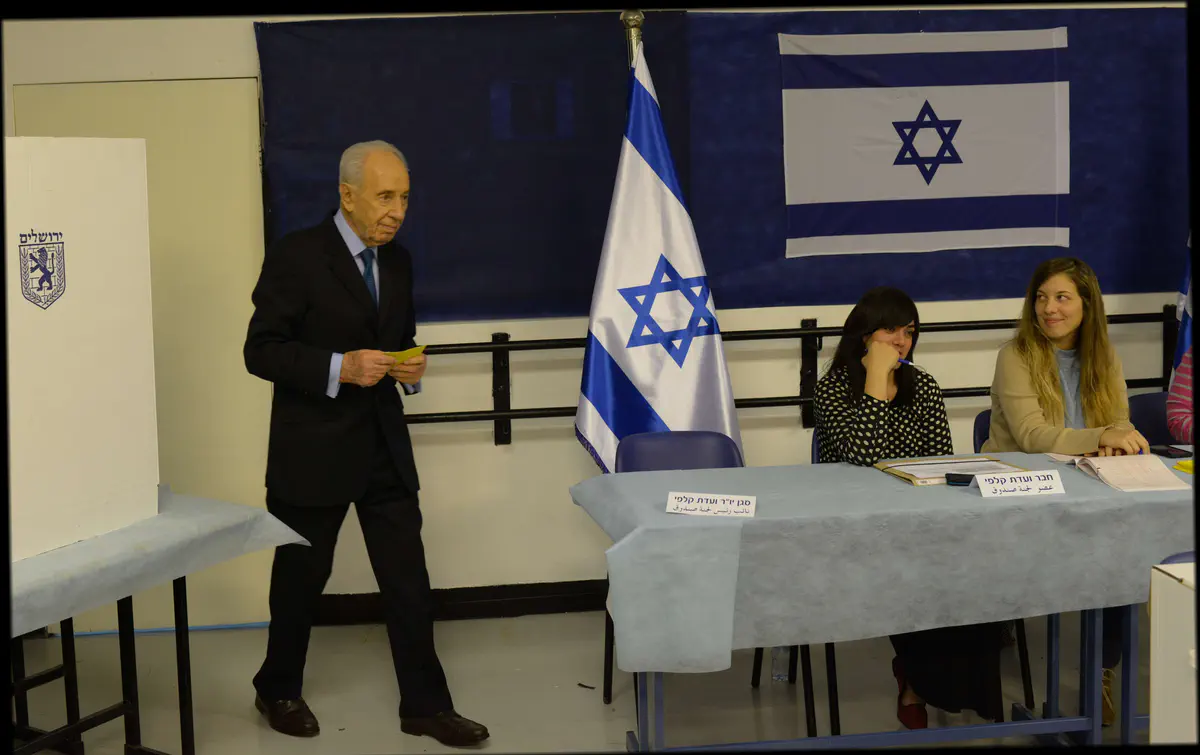 הנשיא פרס מצביע בירושלים