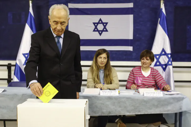 הנשיא פרס מצביע בירושלים