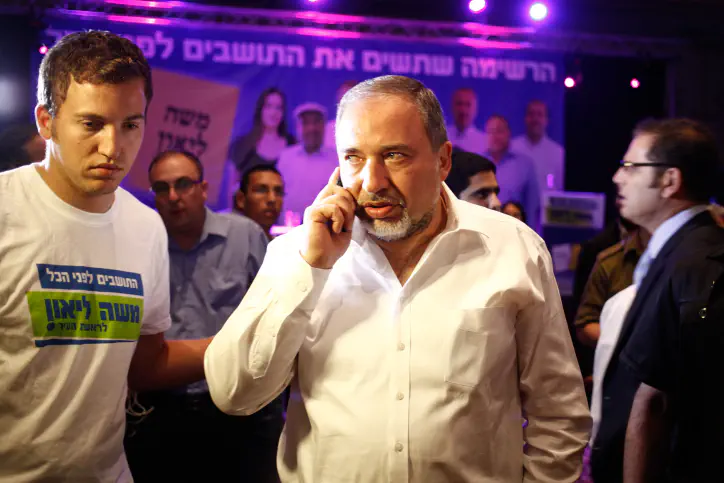 ח&quot;כ ליברמן במטה ליאון