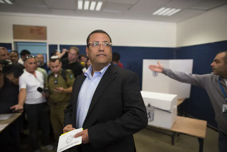 משה ליאון מצביע