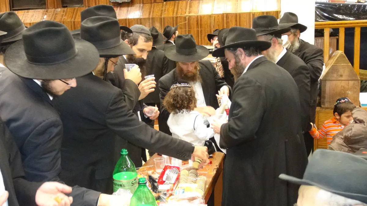 מרימים כוסית לחיים