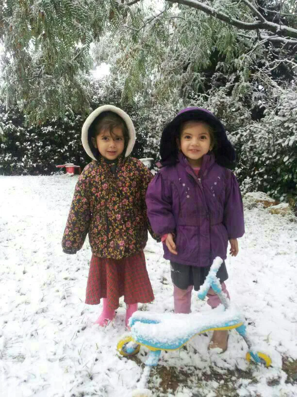 בנות משפחת סעדיה בשלג - הר ברכה