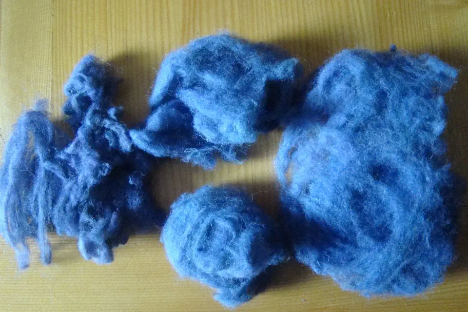 צמר צבוע תכלת