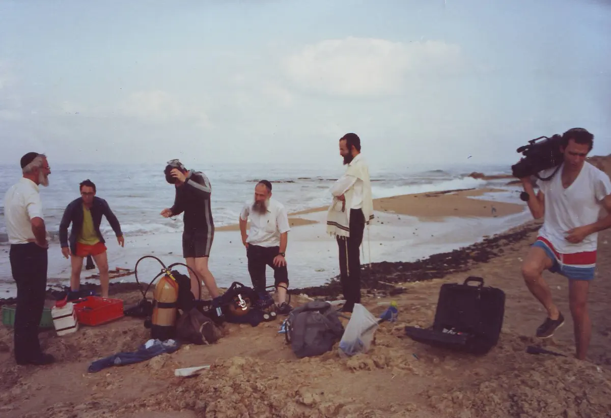 מתכוננים לצלילה למציאת החלזונות