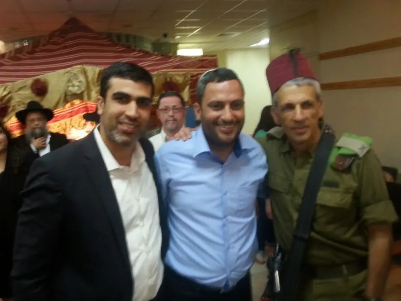 חוגגים בשדרות