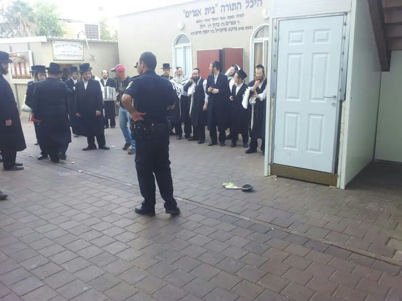 רסיסי רקטה שפגעו בבית מדרש בבני ברק