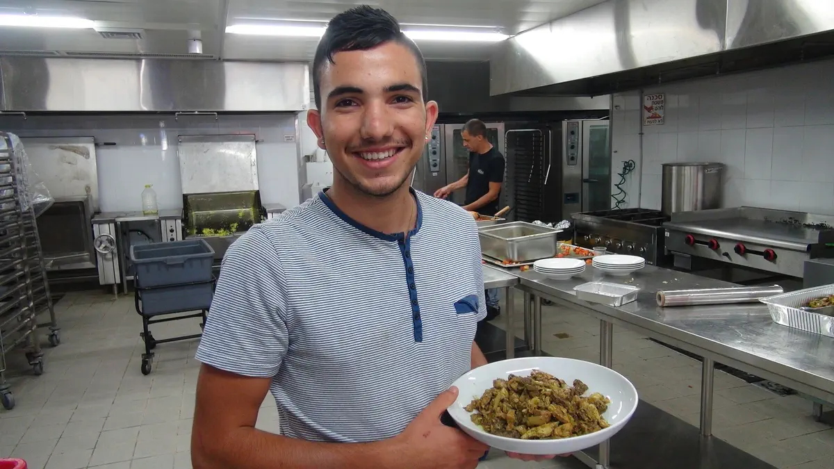 זגורי ממלצר בחינם