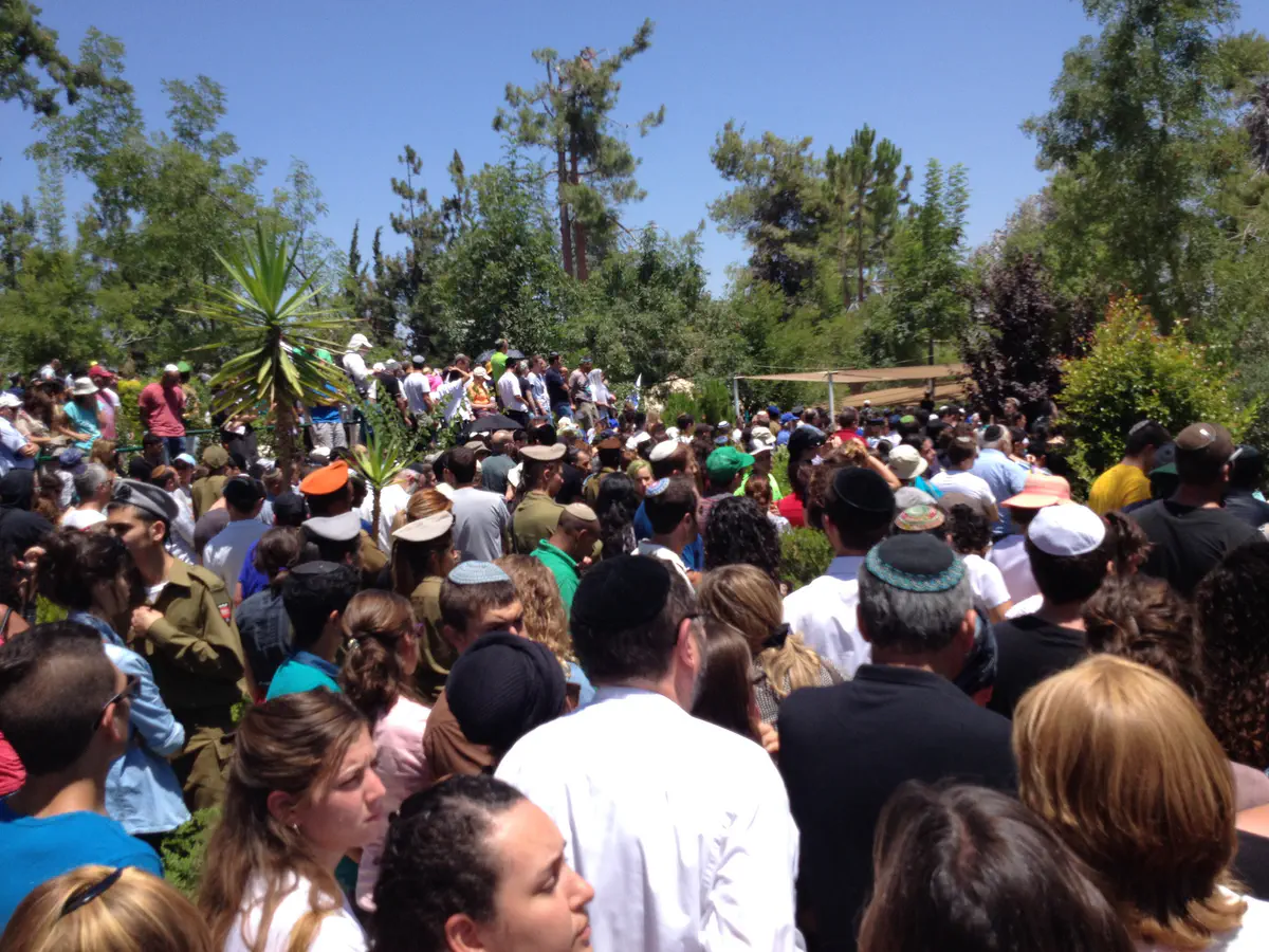 המונים בהלוייה