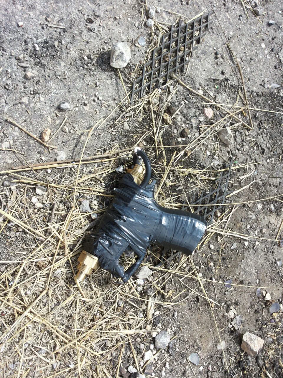 האקדח המאולתר שנתפס ברשות המחבל