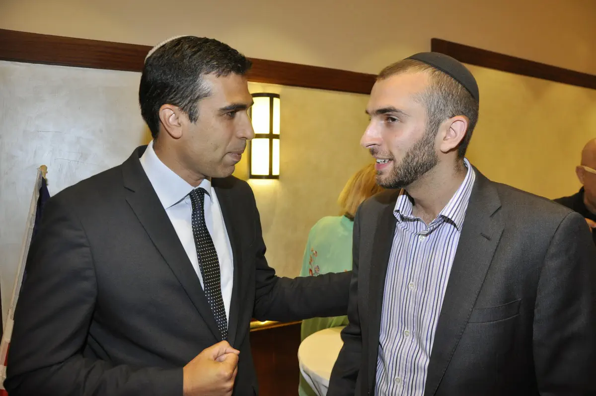 ארי סופר מערוץ 7 באנגלית עם ח"כ יוני שטבון