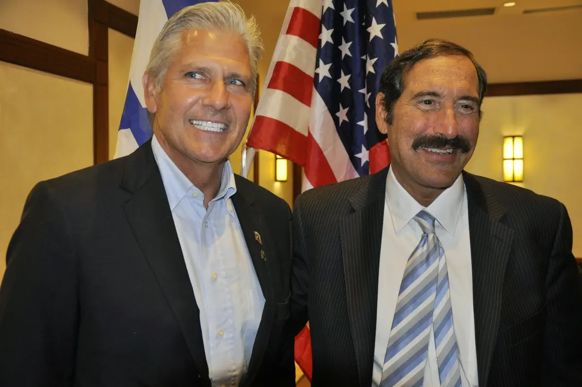 ברוס עם ד"ר ג'ו פרגר