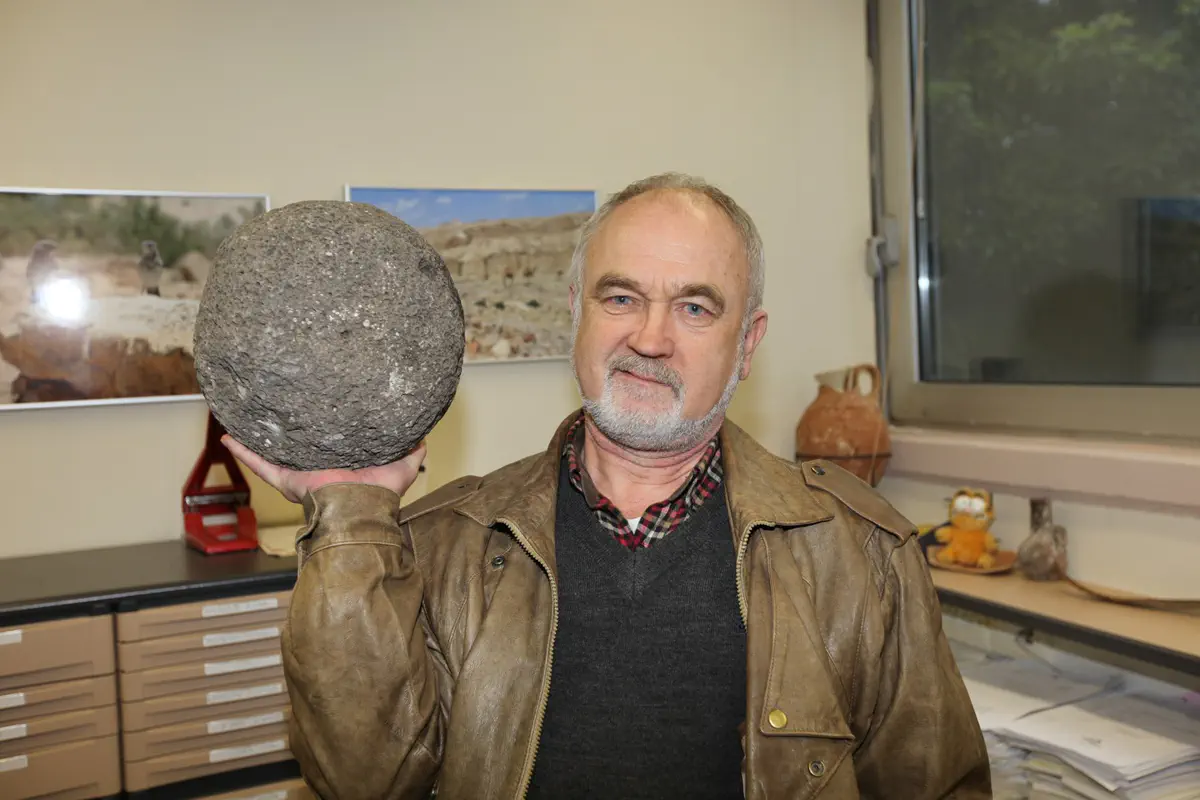 אבני בליסטרה מבזלת