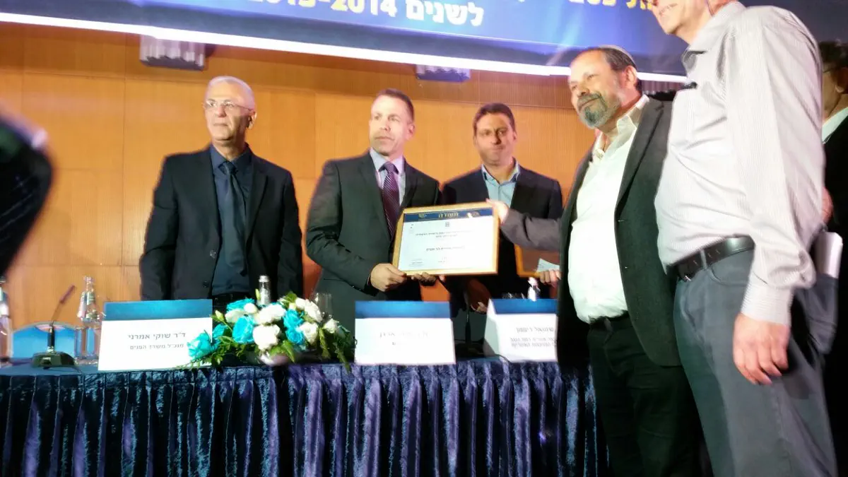 יוחאי דימרי מקבל את הפרס