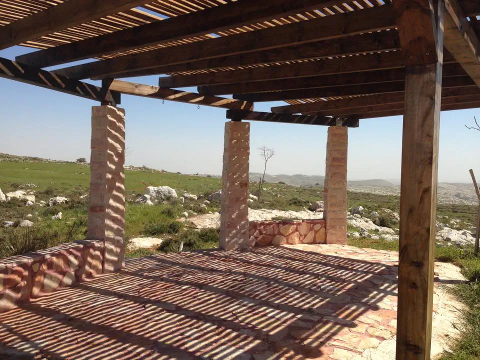 הפרגולה ללא הנדנדות