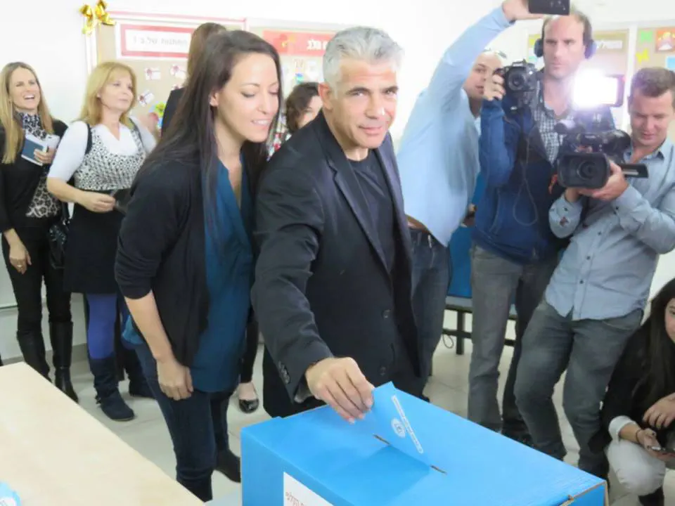 יאיר לפיד ורעייתו