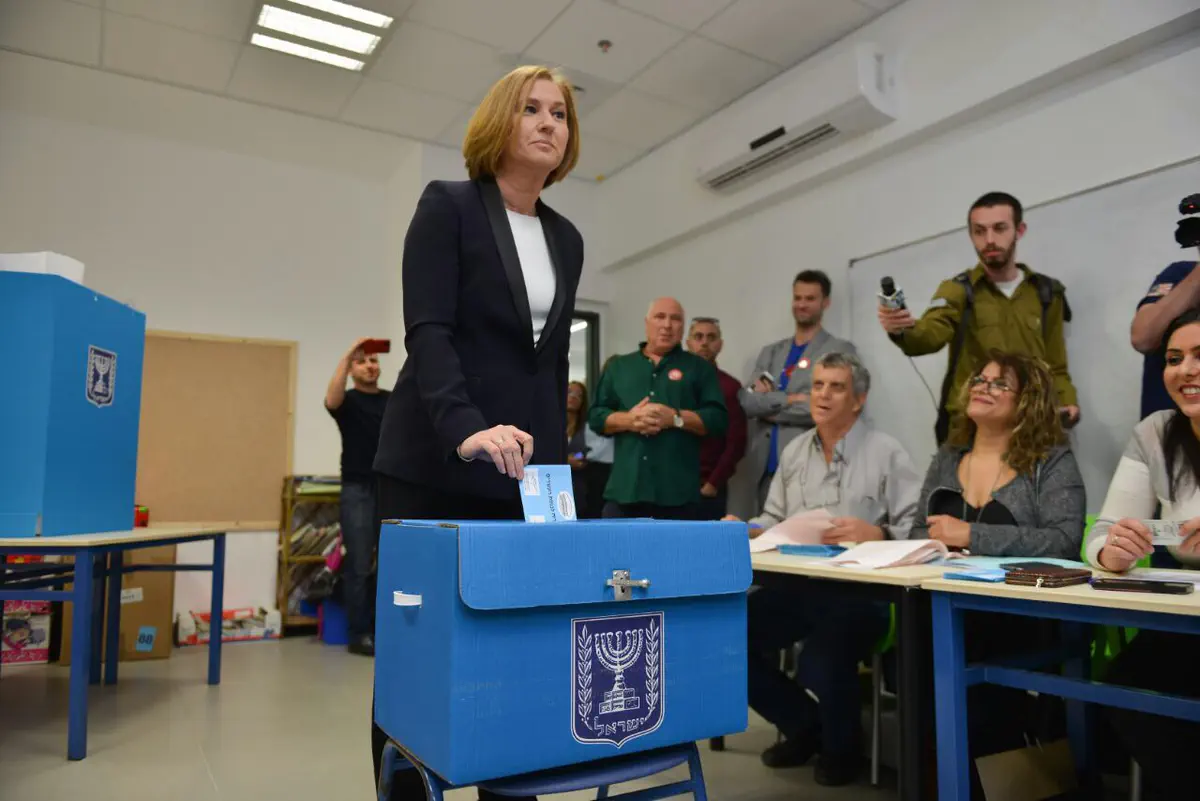 ח"כ ציפי לבני מצביעה