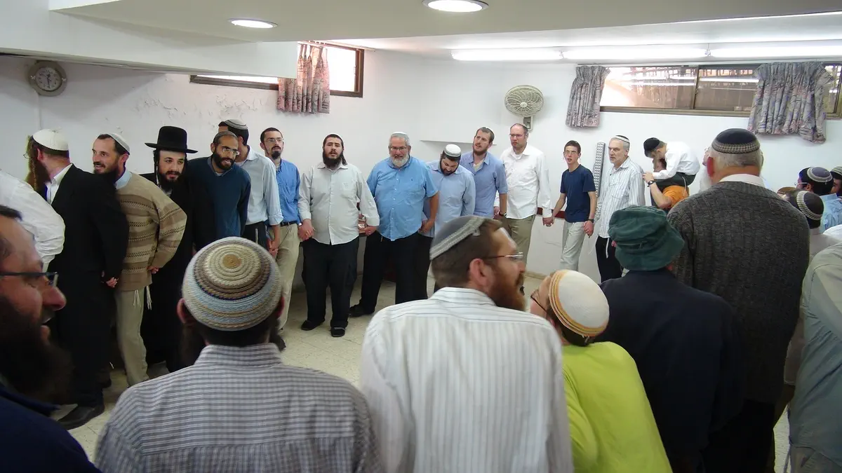 ריקודים של שמחה מהולה בעצב