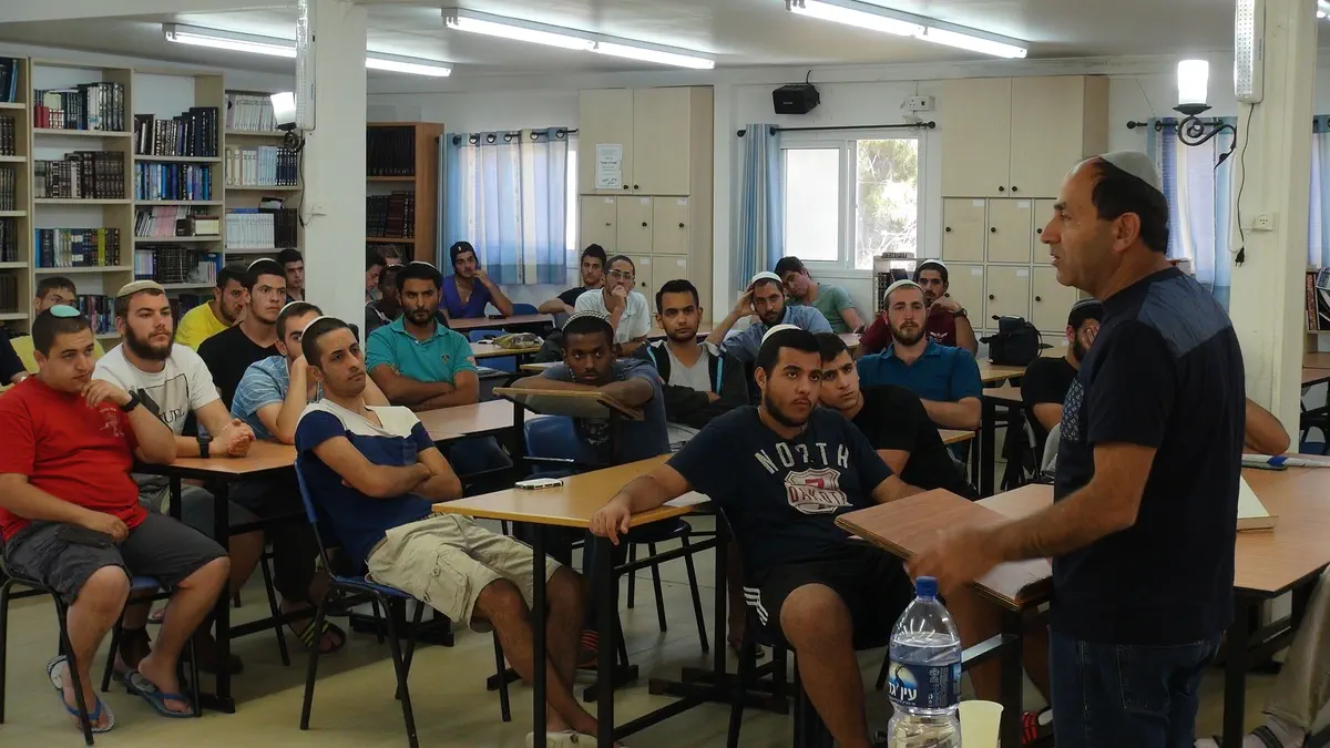 בשיחה עם תלמידי המכינה