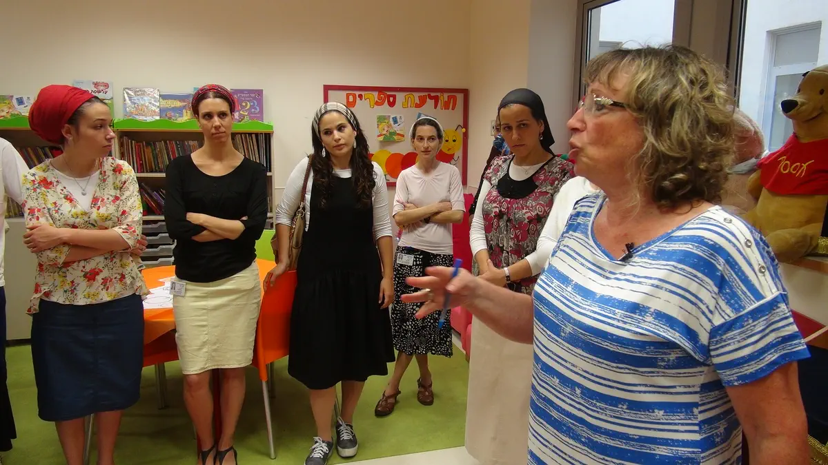 שושני עם סטודנטיות לאחיות