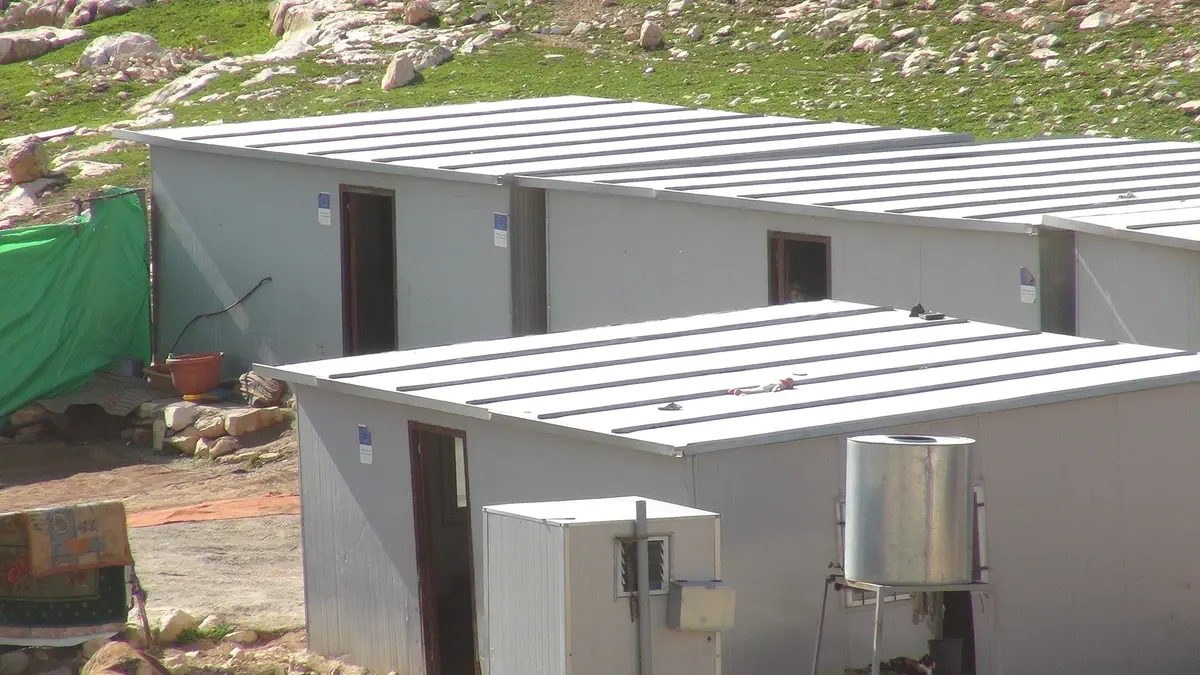 מבנים לא חוקיים בחסות האיחוד האירופי