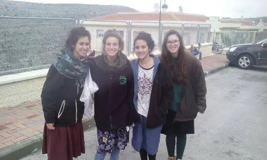 בנות אולפנת צביה בבית חורון