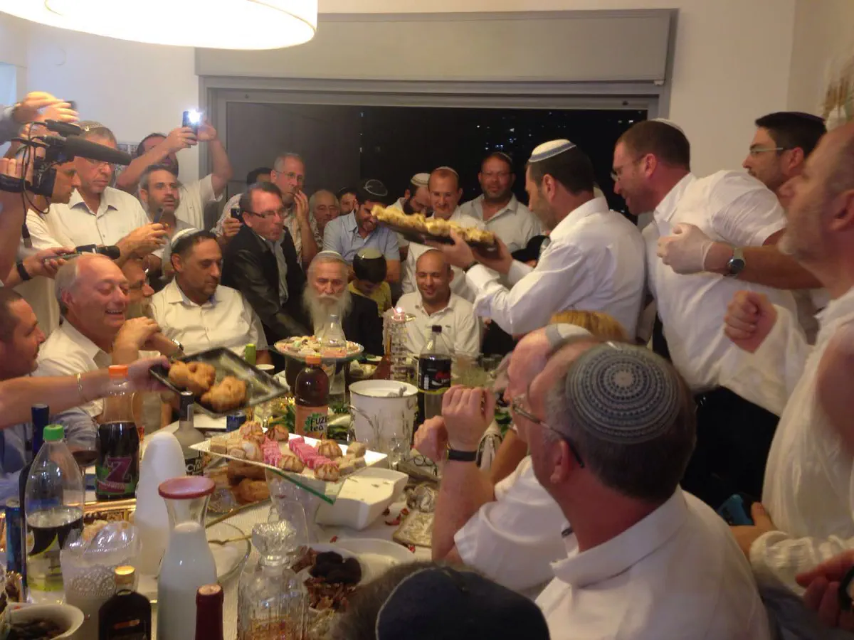 בנט חוגג מימונה