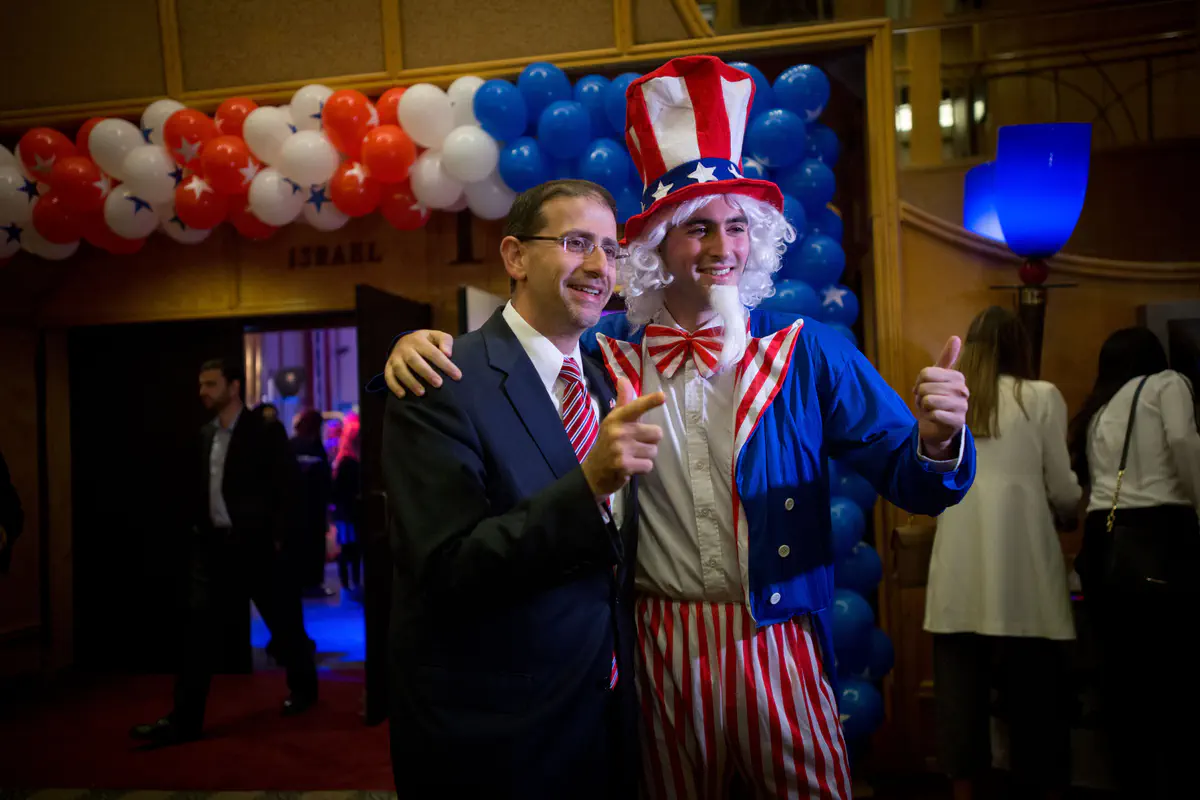 חגיגה לדמוקרטיה גם בשגרירות ארה"ב בישראל