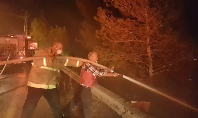 כבאים פועלים אמש בישוב דולב