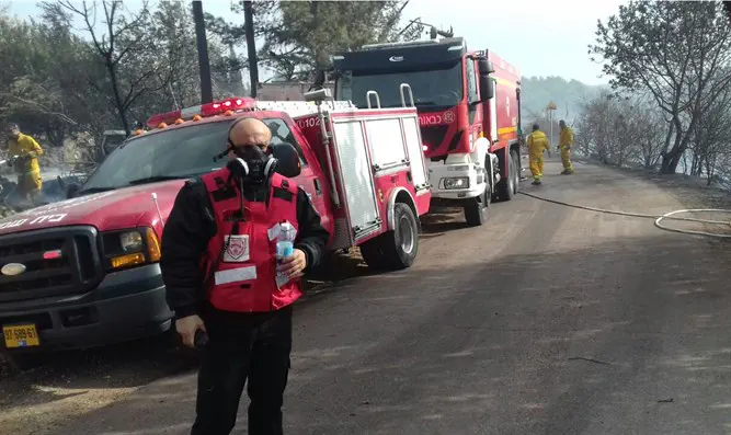 צוותי הכיבוי בנטף