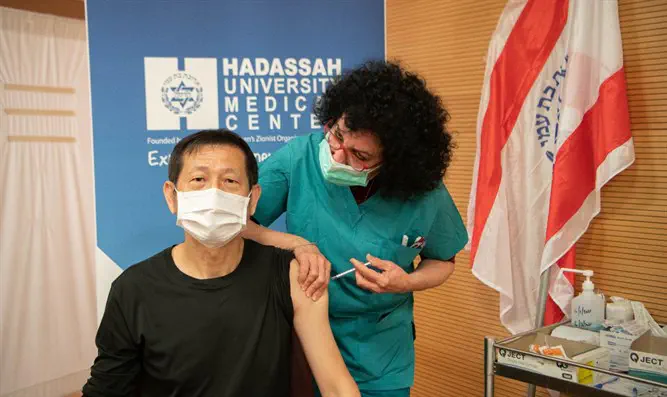 צילום: דוברות הדסה הסגל הדיפלומטי התחסן בהדסה