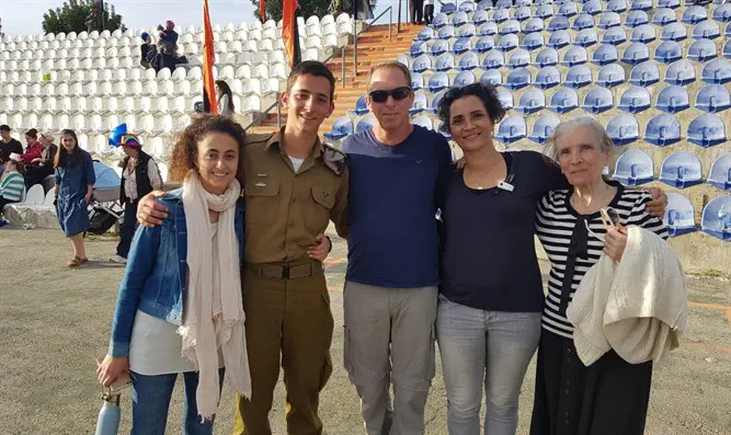 סיום קורס קצינים: יואב לב סוגר מעגל