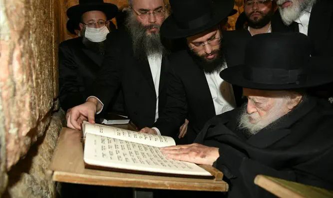 צילום: עזרא טרבלסי Раввин Хаим Каниевский посетил Стену Плача