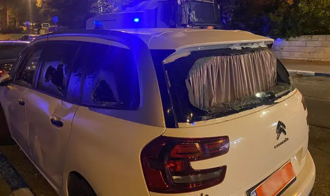 שיח ג'ראח: רכב הוצת, אקדחים נשלפו