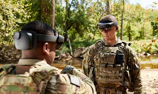 Microsoft Joins Forces with US Army for Augmented Reality Headset Worth ...