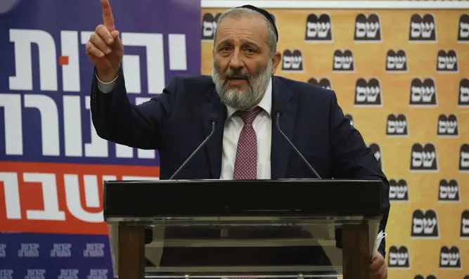 דרעי: גנץ אשם בפירוק הממשלה הקודמת