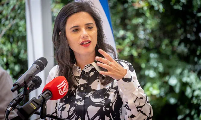 הזרים יוכלו להישאר עם מטופליהם