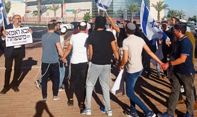 שלטים נגד מצעד הלהט