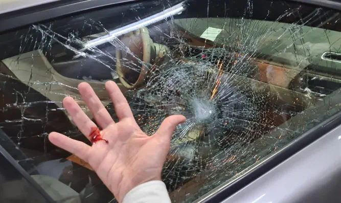 צילום: ללא קרדיט ערבים יידו אבנים על הרב שמואל אליהו