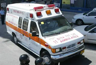 תינוקת נמצאה מחוסרת הכרה לאחר שנשכחה ברכב