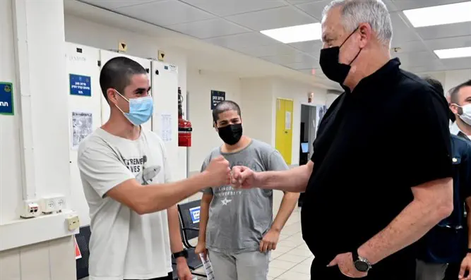 צילום: אריאל חרמוני / משרד הביטחון גנץ פגש את המתגייסים לצה"ל