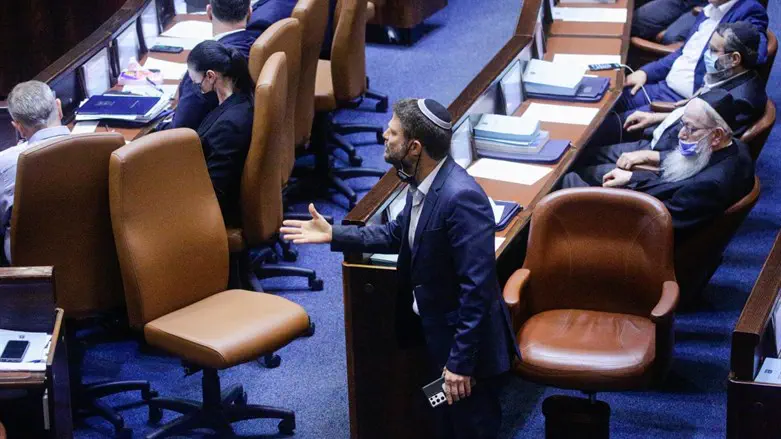 סמוטריץ' יצא בזעם: לפיד מסית ושונא