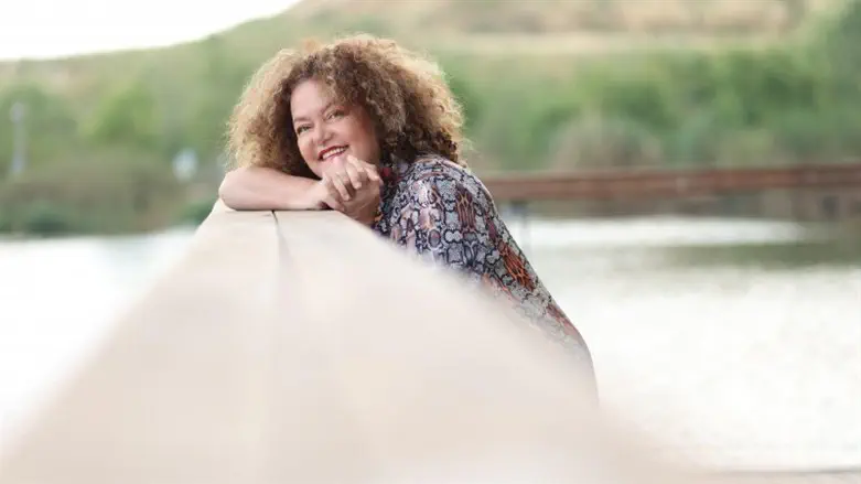 לאה שבת סוף סוף מגיעה לחוף מבטחים