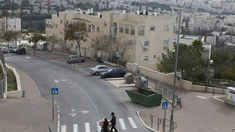 פלאש 90 גל פריצות בשכונה החרדית בבירה