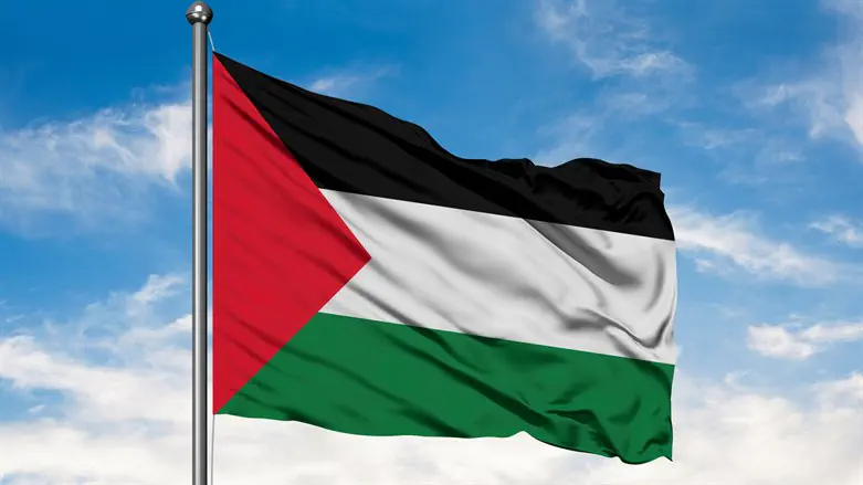 Barcelona's Lamine Yamal displays PLO flag