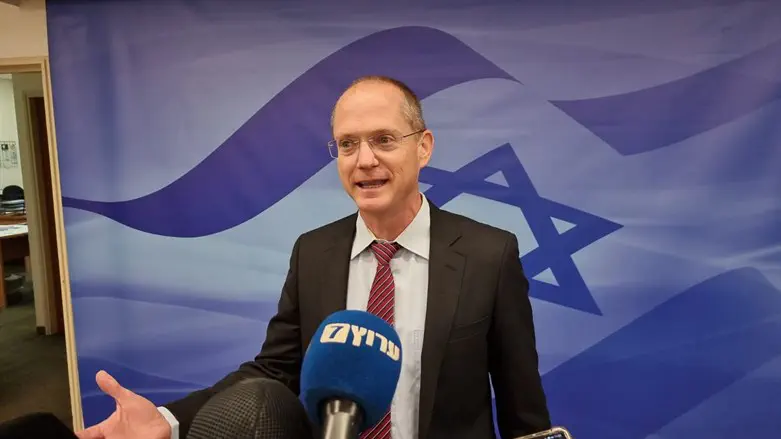 צילום: ערוץ 7 השר פורר: נוטה שלא לאשר עלייה במחיר החלב